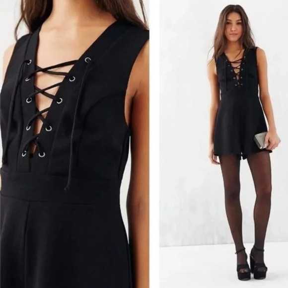Urban Outfitters Romper Size 4 Lace Up Sleeveless Romper Black Silence + Noise - Picture 1 of 8